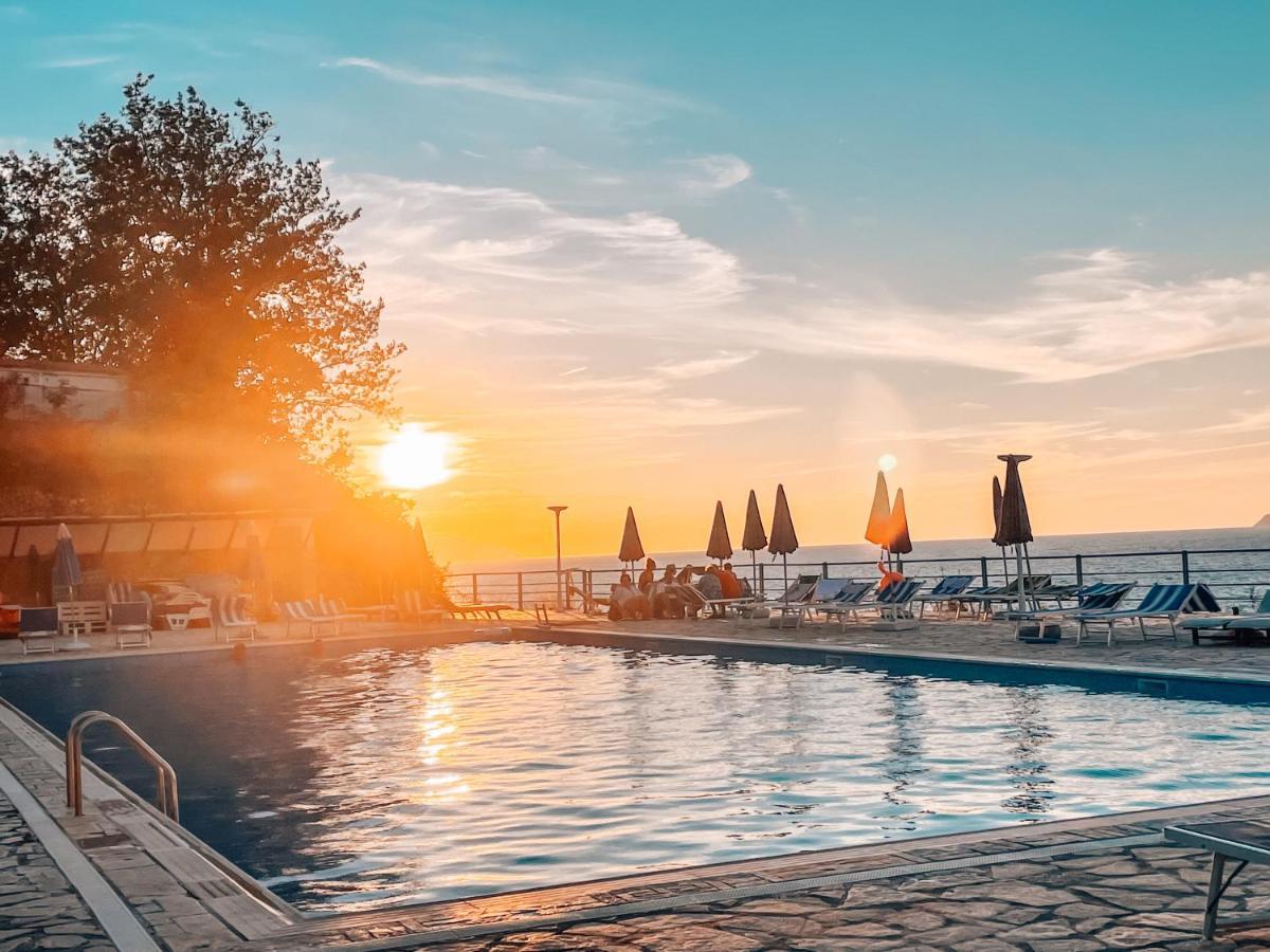 Aqua Holiday Apartments Vlorë Esterno foto