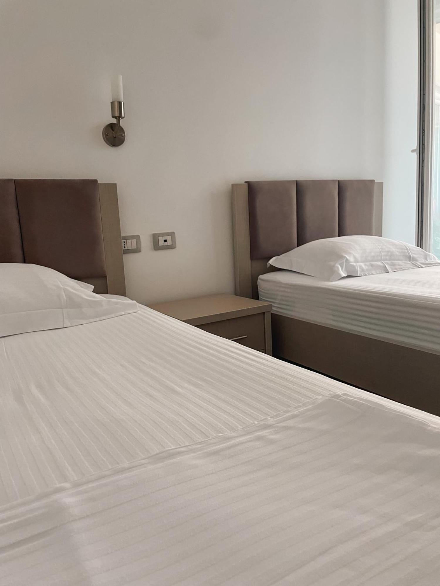 Aqua Holiday Apartments Vlorë Esterno foto